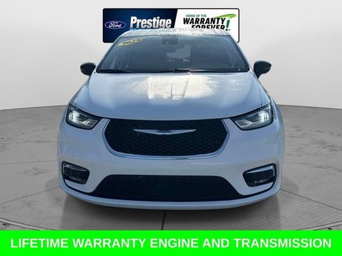 Used 2024 Chrysler Pacifica Touring-L FWD image 9