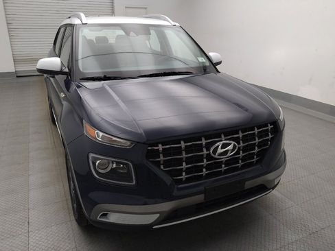 Used 2020 Hyundai Venue FWD image 14