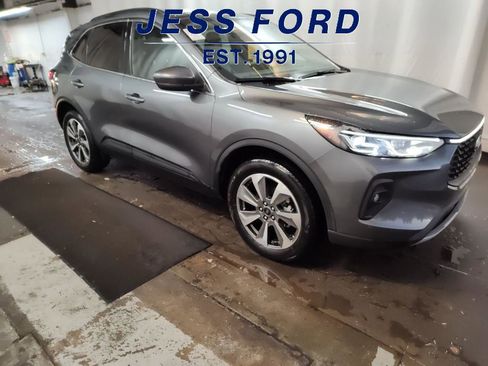 Used 2025 Ford Escape Platinum image 4