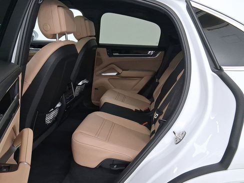 New 2026 Porsche Cayenne E-Hybrid image 13