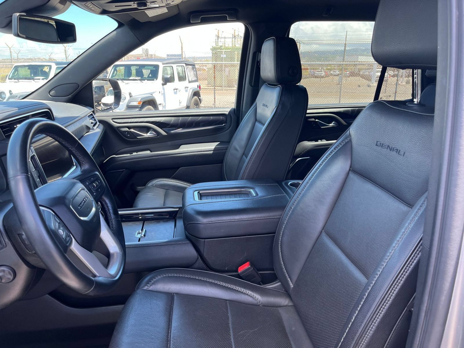 Used 2023 GMC Yukon Denali RWD image 28