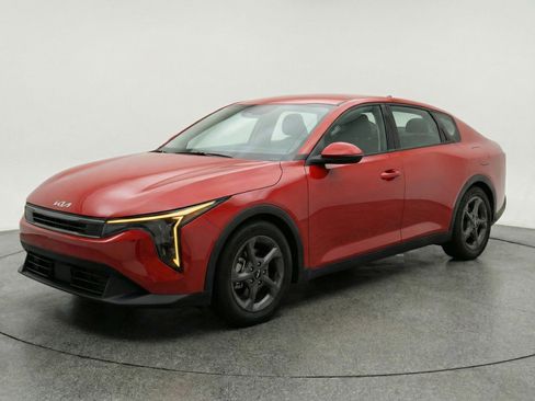 Used 2025 Kia K4 LXS image 3