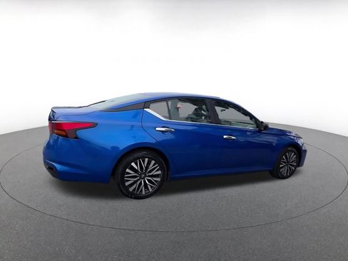 Used 2025 Nissan Altima 2.5 SV image 14