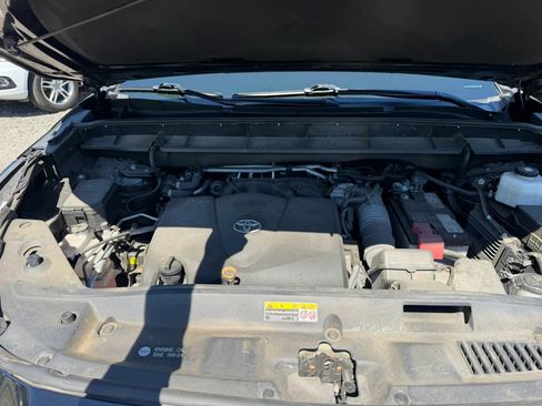 Used 2021 Toyota Highlander Platinum AWD/4WD image 11