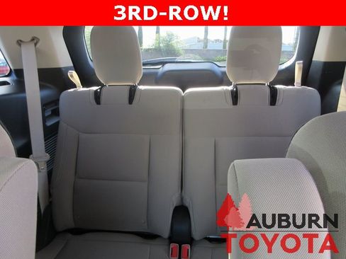 Used 2022 Ford Explorer XLT image 23