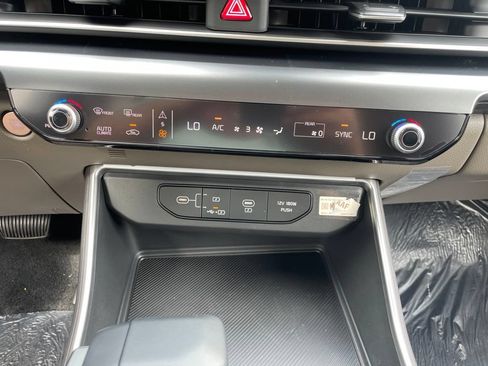 New 2027 Kia Carnival FWD image 22
