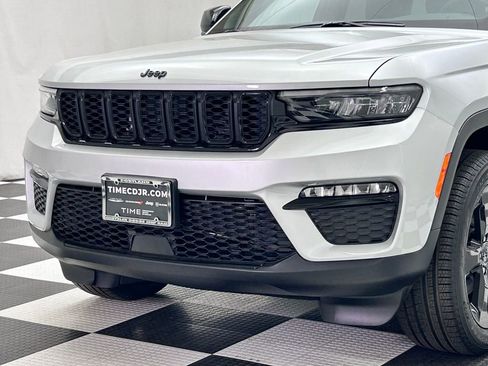 New 2025 Jeep Grand Cherokee Limited w/ Black Appearance Package image 5