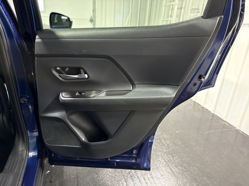 Used 2025 Nissan Kicks SV AWD/4WD image 15