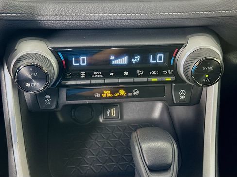 Used 2025 Toyota RAV4 XLE FWD image 15