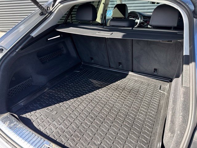 Used 2022 Audi Q8 Premium AWD/4WD image 33