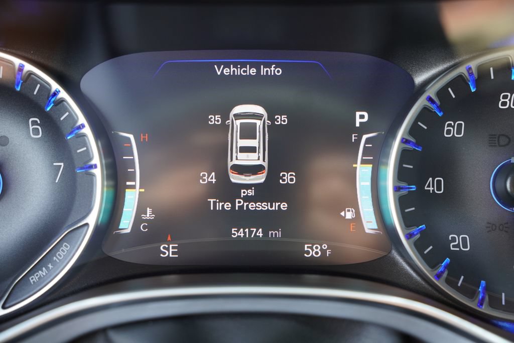 Used 2025 Chrysler Pacifica Limited FWD image 38
