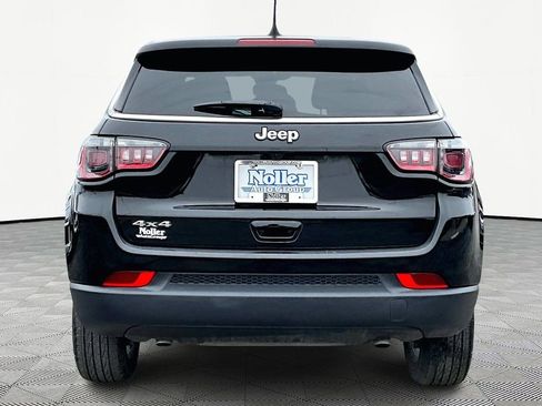 Used 2025 Jeep Compass Sport image 4