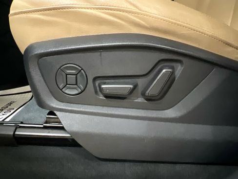 Used 2022 Audi Q7 Premium Plus image 24