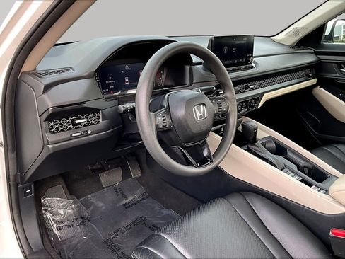 Used 2023 Honda Accord EX image 17