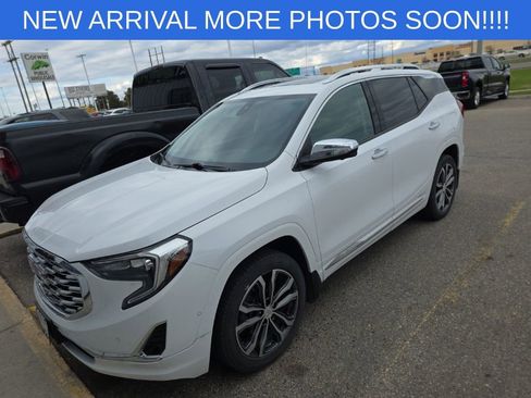 Used 2020 GMC Terrain Denali w/ GMC Pro Grade Package AWD/4WD image 3