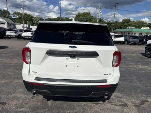 Used 2022 Ford Explorer XLT w/ Equipment Group 202A AWD/4WD image 4