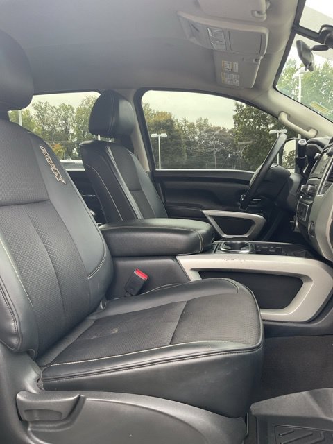 Used 2017 Nissan Titan PRO-4X AWD/4WD image 16