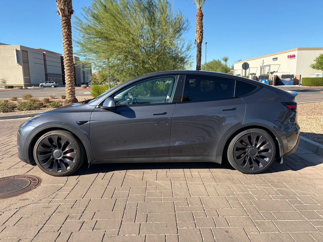 Used 2022 Tesla Model Y Performance AWD/4WD image 2