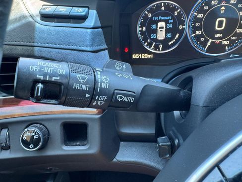 Used 2015 Cadillac Escalade Premium RWD image 32