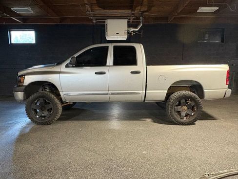 Used 2006 Dodge Ram 3500 Truck Laramie w/ Trailer Tow Group AWD/4WD image 3