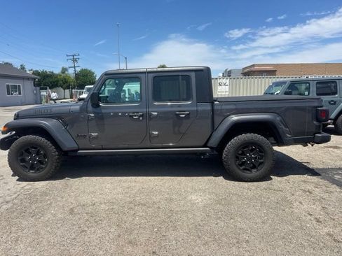Used 2023 Jeep Gladiator Sport AWD/4WD image 8