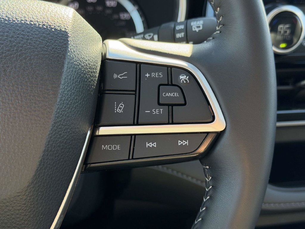Used 2026 Toyota Highlander XLE AWD/4WD image 26