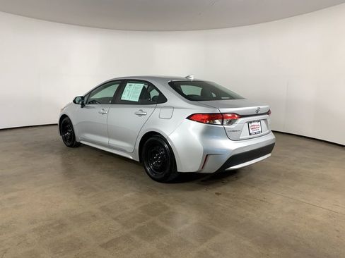 Used 2022 Toyota Corolla LE image 12