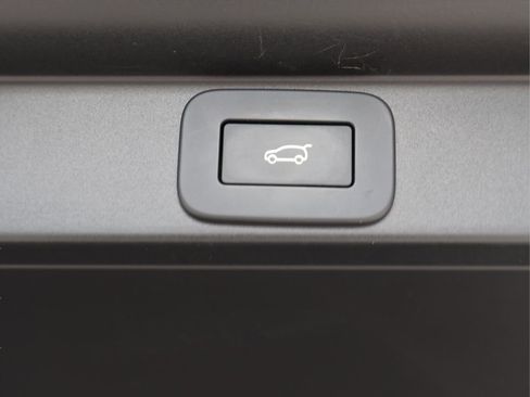 Certified 2023 Land Rover Range Rover SV image 26