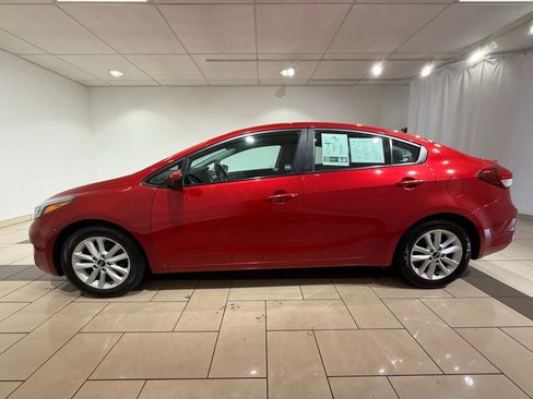 Used 2017 Kia Forte S image 2