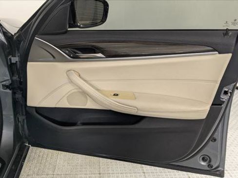 Used 2017 BMW 540i w/ Premium Package image 23