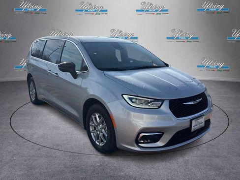 New 2026 Chrysler Pacifica Select image 1
