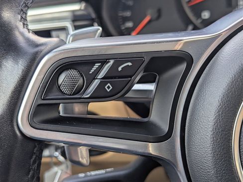Used 2018 Porsche Macan image 19
