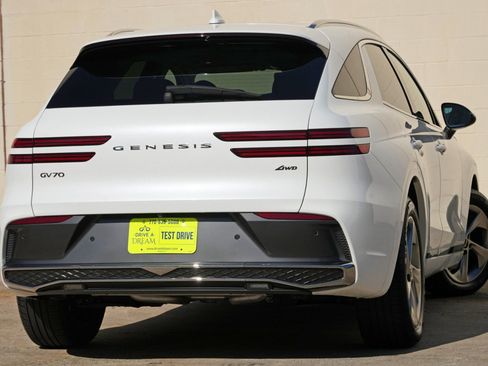 Used 2026 Genesis GV70 2.5T Select AWD/4WD image 5