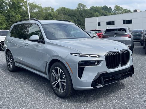 New 2027 BMW X7 xDrive40i w/ M Sport Package AWD/4WD image 3