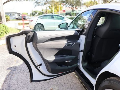Used 2023 Audi e-tron GT Premium Plus w/ Performance Package image 27