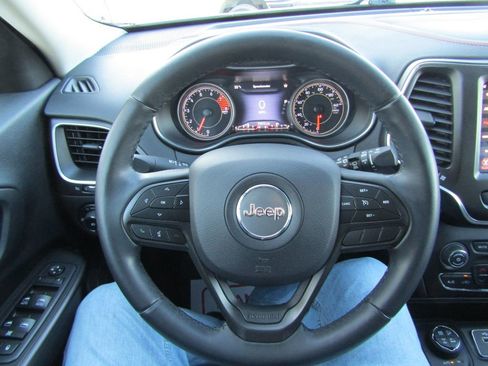 Used 2019 Jeep Cherokee Trailhawk image 22