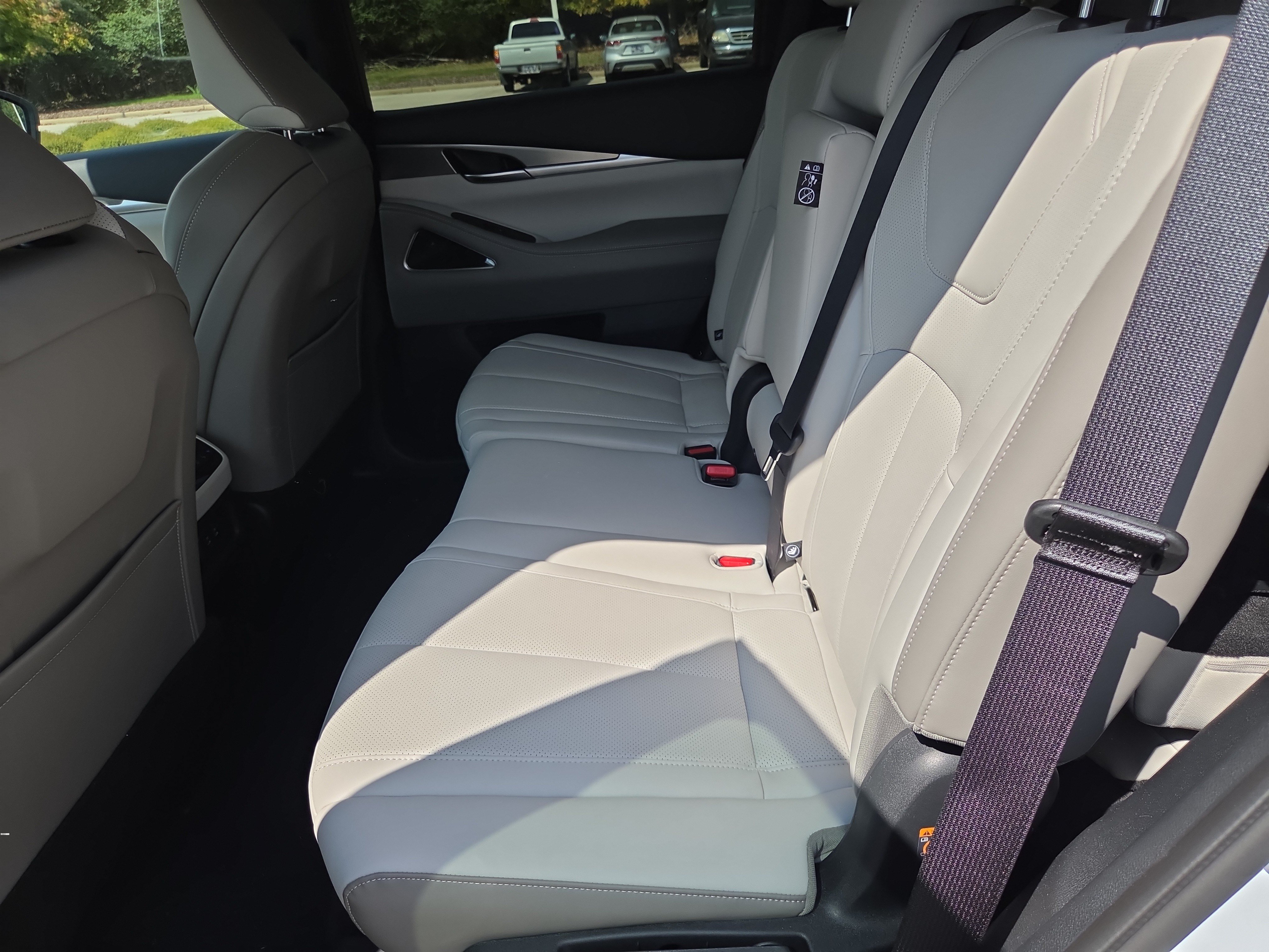 Used 2027 INFINITI QX60 Luxe w/ Cargo Package AWD/4WD image 7