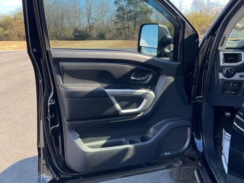 Used 2019 Nissan Titan PRO-4X w/ Pro-4x Utility Package image 28