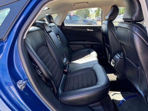 Used 2018 Ford Fusion SE w/ Equipment Group 601A image 11