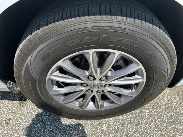 Used 2024 Buick Enclave Premium AWD/4WD image 33