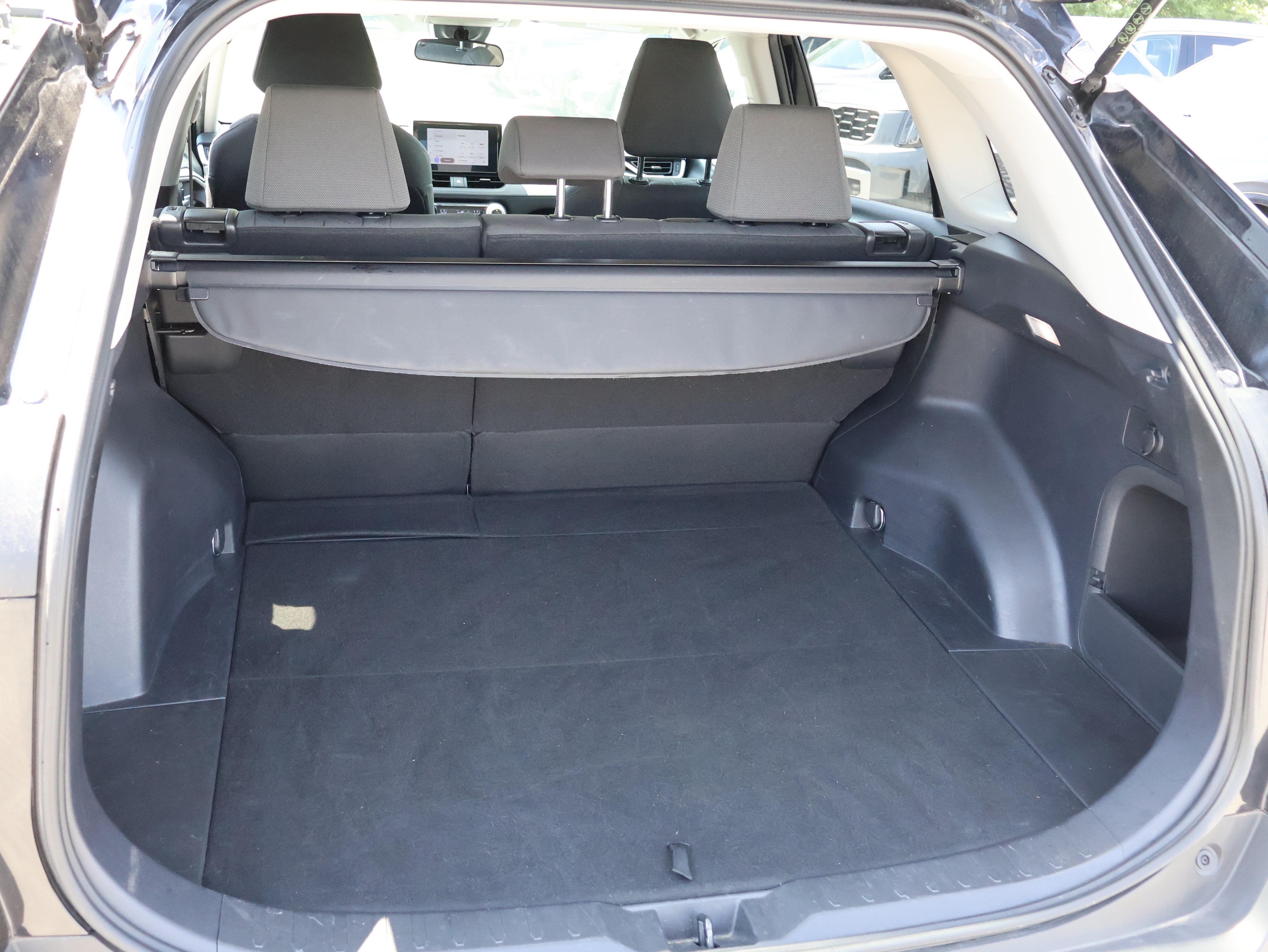 Used 2025 Toyota RAV4 XLE AWD/4WD image 15