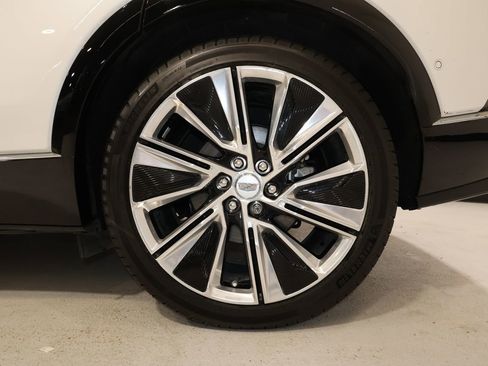 Certified 2025 Cadillac Lyriq Luxury AWD/4WD image 35