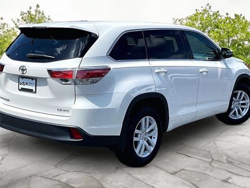 Used 2015 Toyota Highlander LE AWD/4WD image 2