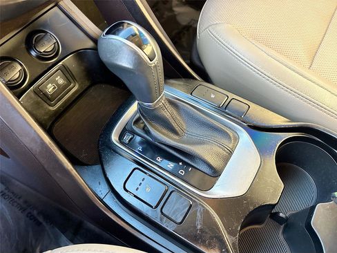 Used 2017 Hyundai Santa Fe Sport image 16