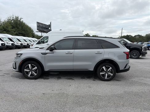 Used 2023 Kia Sorento EX w/ Panoramic Sunroof Package FWD image 4