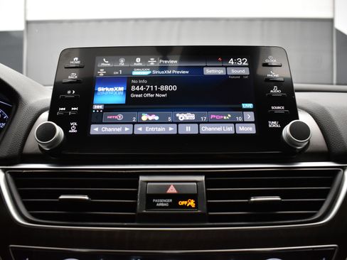 Used 2018 Honda Accord EX image 31