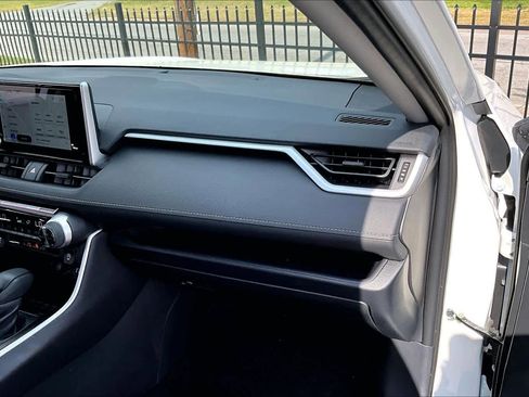 Used 2025 Toyota RAV4 XLE image 19