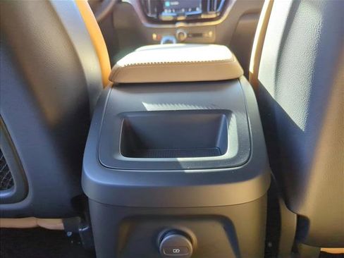 Used 2024 Volvo XC60 T8 Ultimate w/ Protection Package Premier AWD/4WD image 19