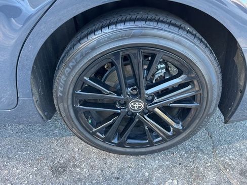 Used 2025 Toyota Camry SE image 32