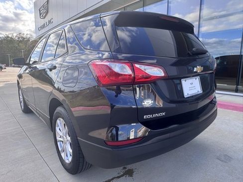 Used 2021 Chevrolet Equinox LS w/ LS Convenience Package image 3